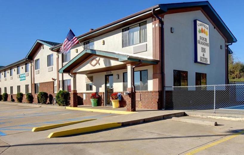 Cassville Four Seasons Inn & Suites Exterior photo