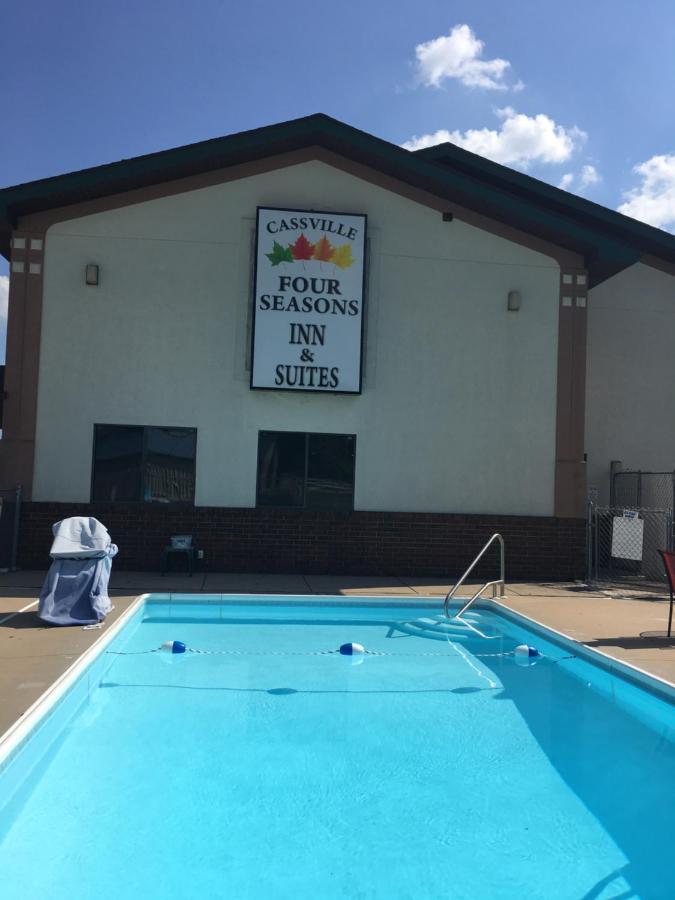 Cassville Four Seasons Inn & Suites Exterior photo